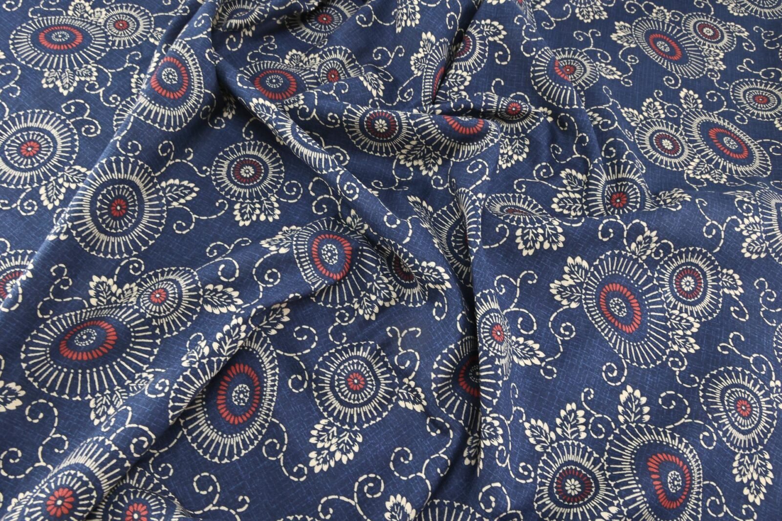 Tissu-Japonais-fleur-vintage-et-feuillages