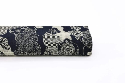 Tissu Japonais nuages fond bleu marine. Japanese fabric