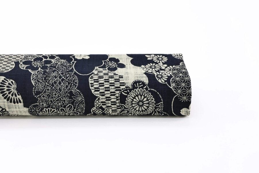 Tissu Japonais nuages fond bleu marine. Japanese fabric