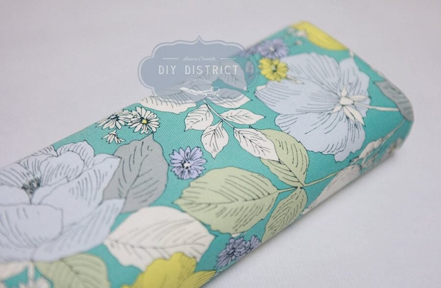 Sevenberry cotton twill flowers turquoise background