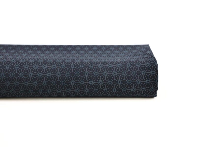 Tissu japonais Asanoha bleu fond bleu marine. Japanese fabric