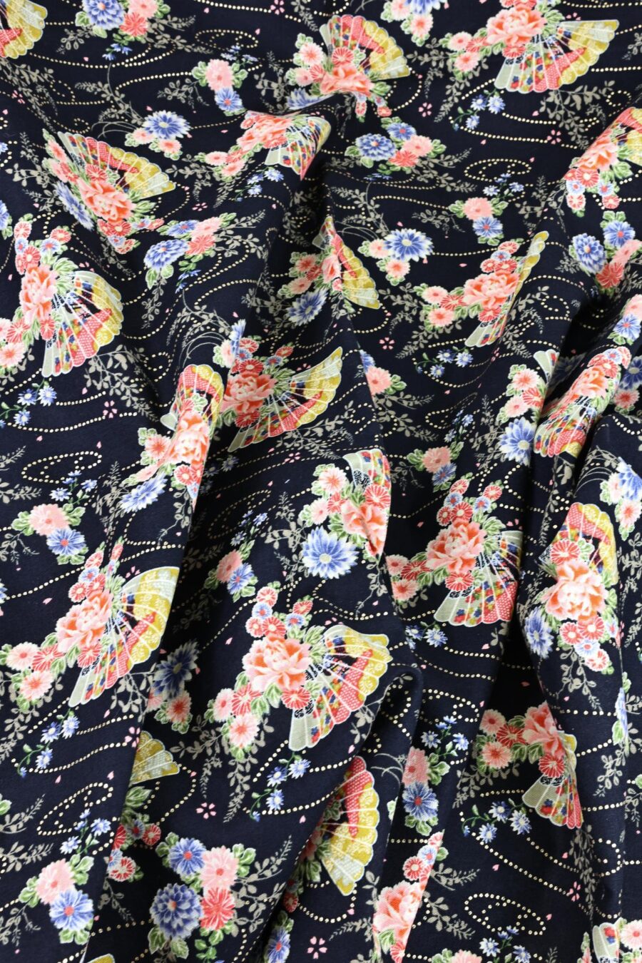 Tissu Japonais éventail kiku botan fond noir
