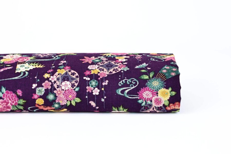 Tissu Japonais fleurs dans l'eau fond violet
