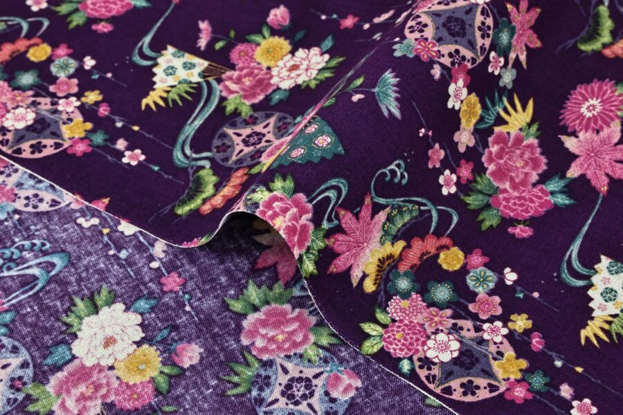 Tissu Japonais fleurs dans l'eau fond violet