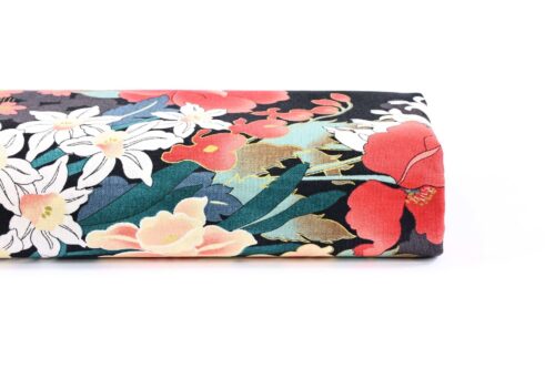 Tissu Japonais jardin de fleurs fond noir. japan fabric, japan textile, Japanese fabric