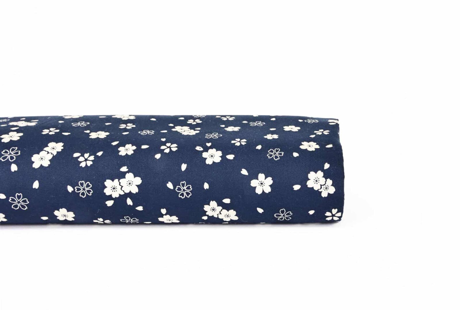 Tissu Sakura écru sur fond bleu marine