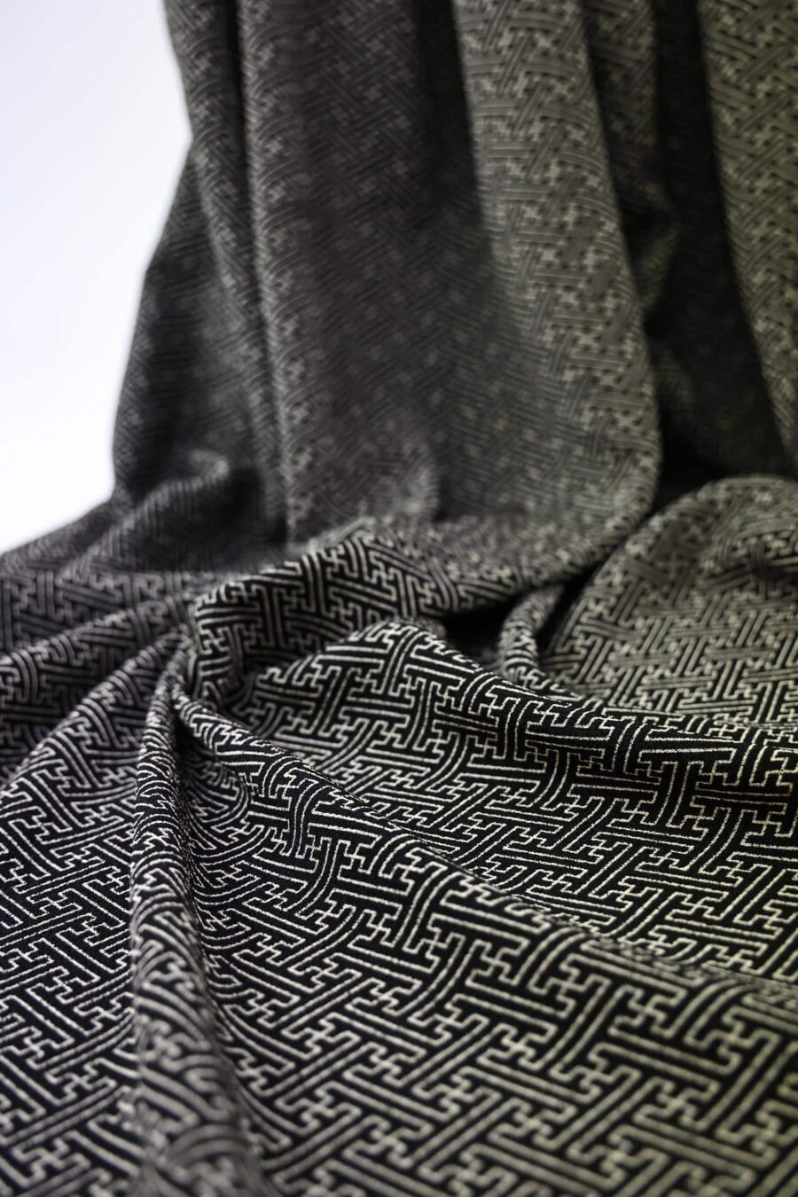 Tissu Chirimen Sayagata fond noir. Japanese fabric. Chirimen fabric