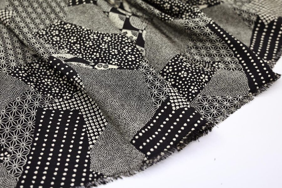 Tissu Chirimen multi motifs traditionnels. Japanese fabric. Japan Fabric. Chirimen Fabric