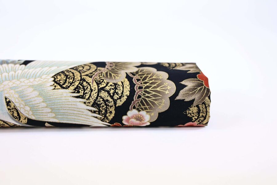 Tissu Héron Japonais doré fond noir. Golden Heron Japanese fabric