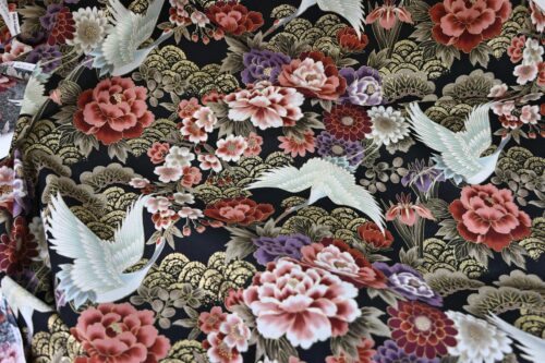 Tissu Héron Japonais doré fond noir. Golden Heron Japanese fabric