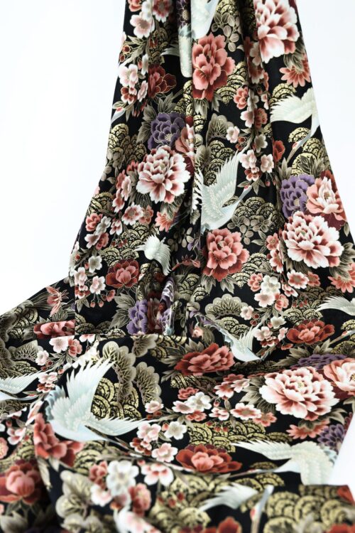 Tissu Héron Japonais doré fond noir. Golden Heron Japanese fabric