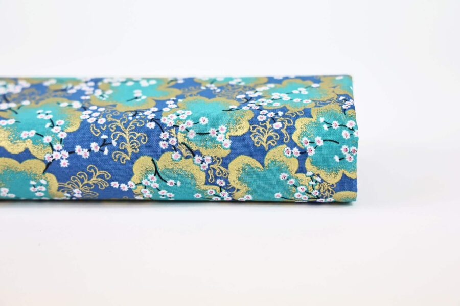 Tissu Japonais Ume turquoise doré fond bleu. Japanese Fabric Golden Turquoise Ume. Japan fabric, Japanese fabrics