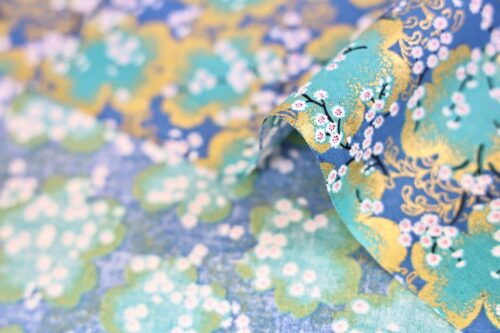 Tissu Japonais Ume turquoise doré fond bleu. Japanese Fabric Golden Turquoise Ume. Japan fabric, Japanese fabrics