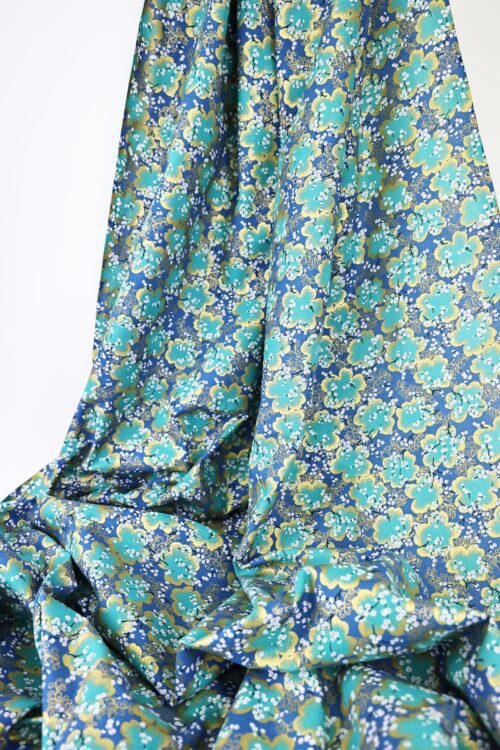 Tissu Japonais Ume turquoise doré fond bleu. Japanese Fabric Golden Turquoise Ume. Japan fabric, Japanese fabrics
