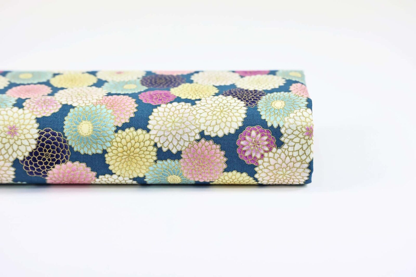 Tissu Kiku coloré doré fond bleu canard. japan fabric, Japanese fabric, textile Japonais