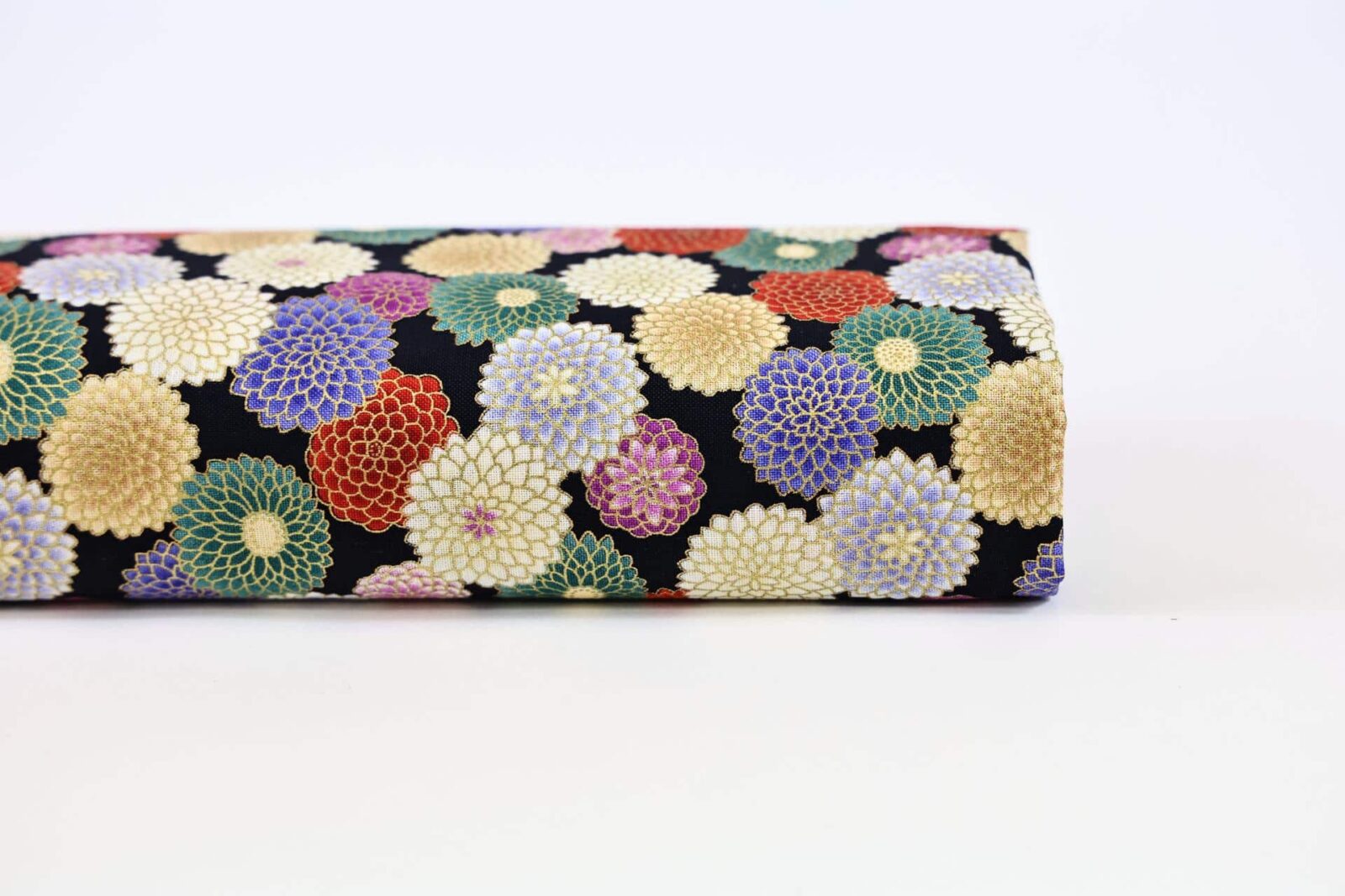 Tissu Kiku coloré doré fond noir. Japan Fabric, Japanese Textile, Japanese fabric