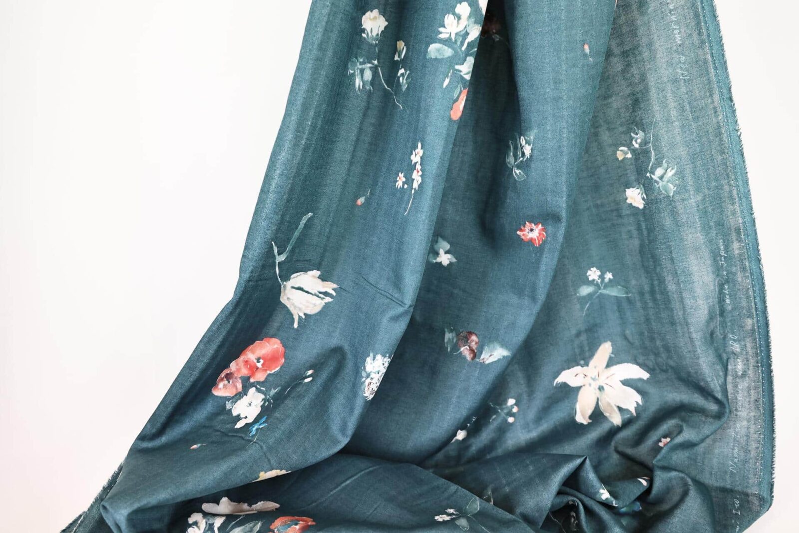 Tissu Nani IRO New morning coton bio bleu. Tissu bio, coton bio, organic cotton. tissu coton bio.