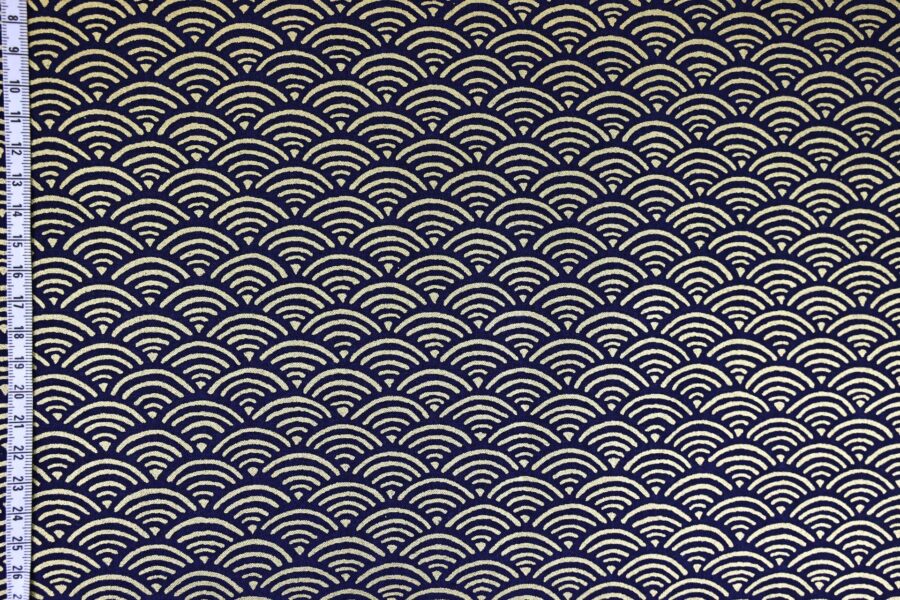 Tissu Seigaiha doré fond bleu marine. Japanese Fabric golden Seigaiha blue navy background