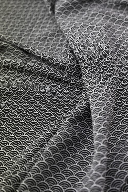 Tissus crêpe Japonais Seikaiha fond noir. Japanese fabrics. Japanese crepe fabric.