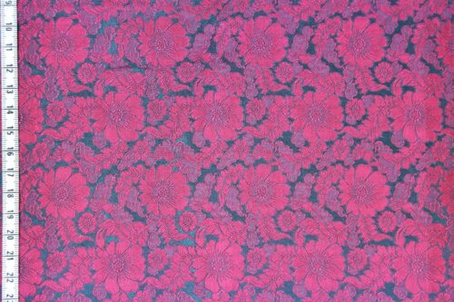 Brocart de soie fuchsia effet bleu. Brocard fabric.