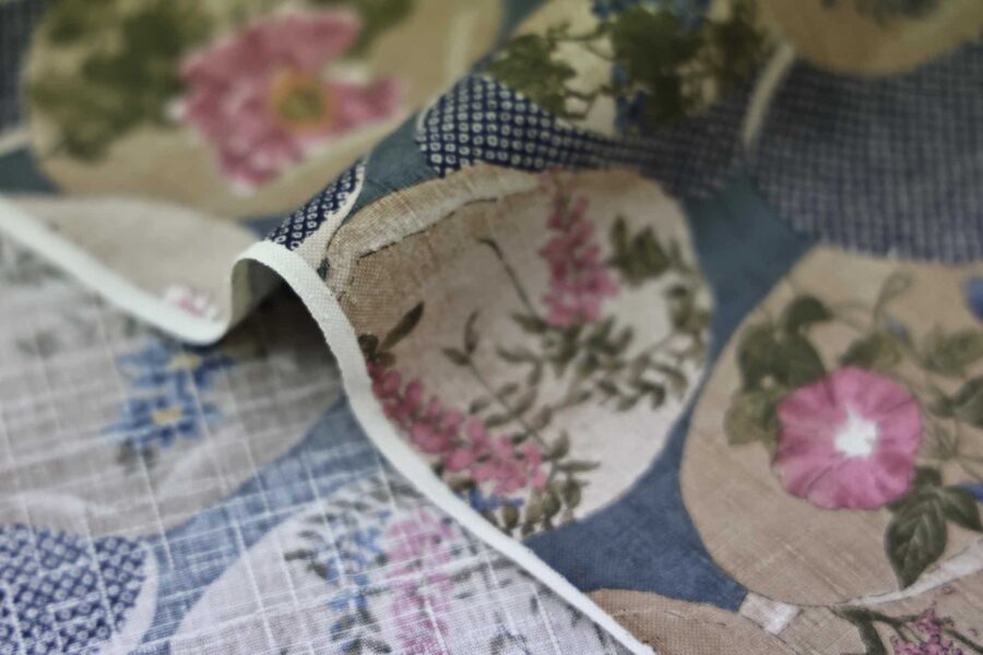 Coton dobby kanoko shibori bleu et floraux. Japanese fabric