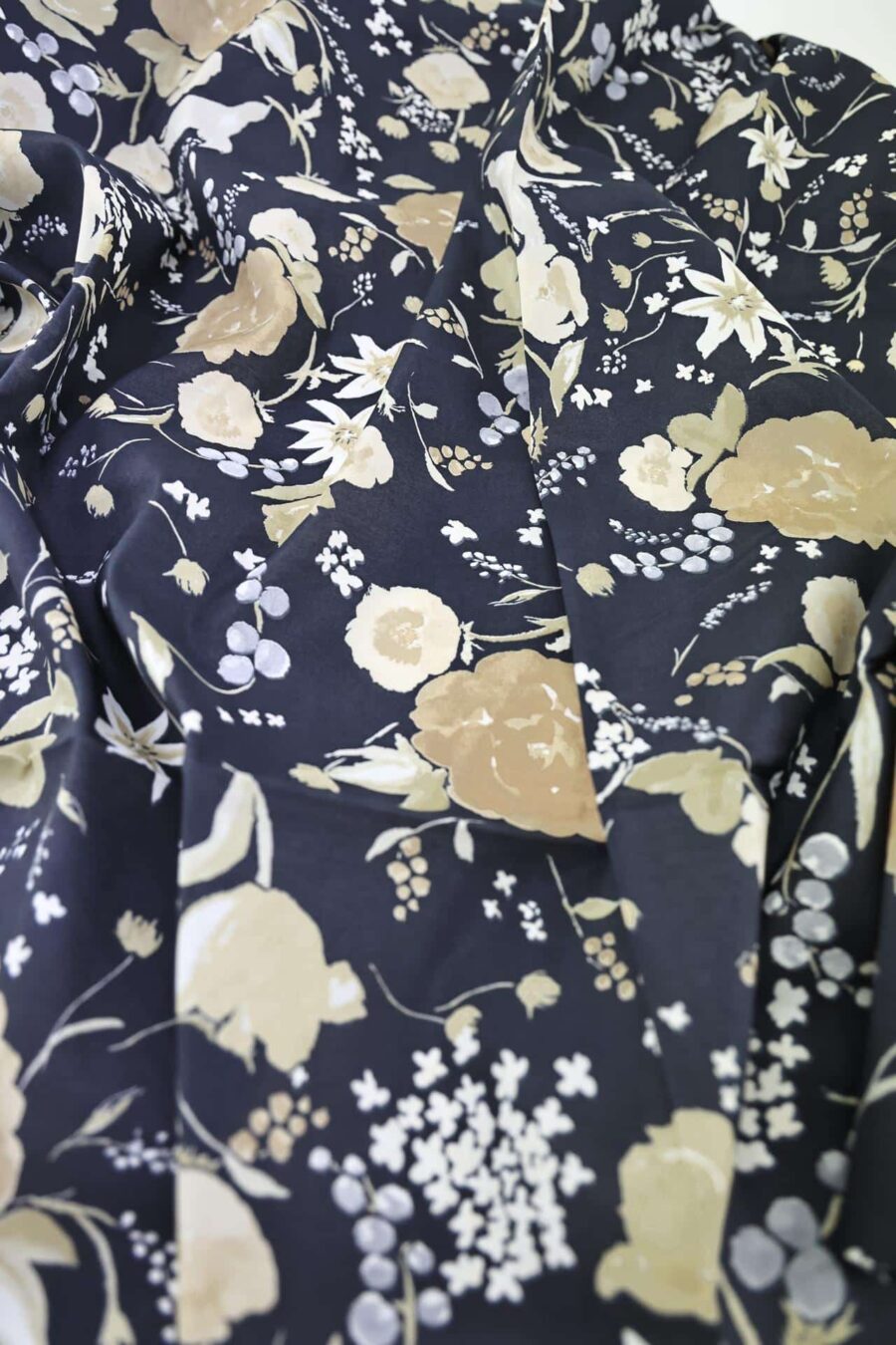 Nani IRO Rakuen soie et coton noir. Japanese fabric