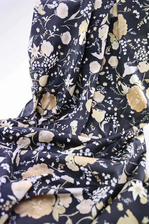 Nani IRO Rakuen soie et coton noir. Japanese fabric