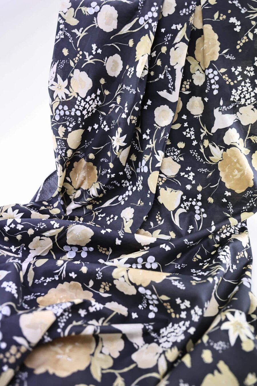 Nani IRO Rakuen soie et coton noir. Japanese fabric