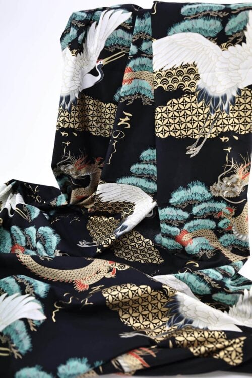 Tissu Grue et Dragon doré fond noir. Japanese fabric