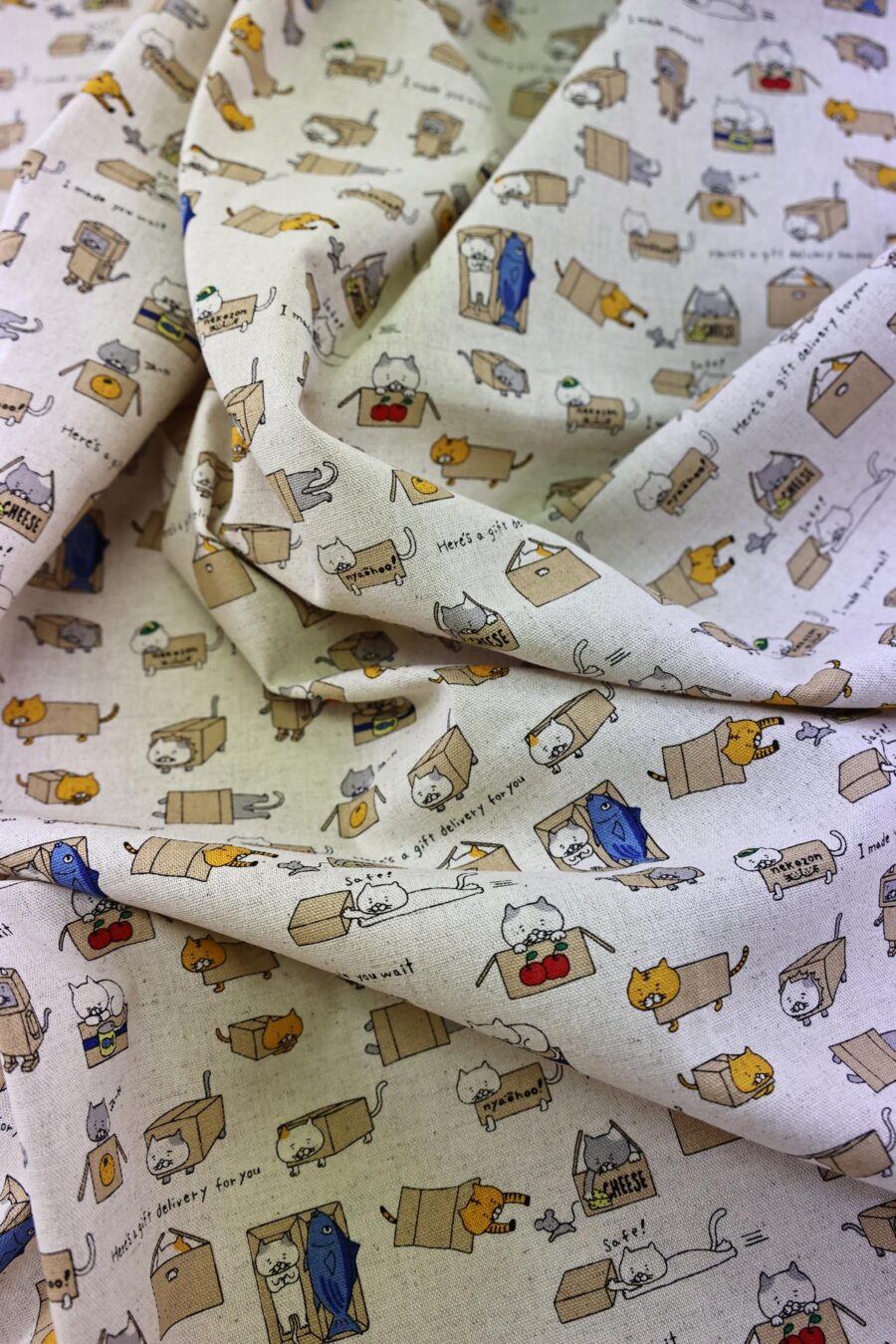 Tissu Japonais Chats dans Boîtes fond écru. Japanese fabric