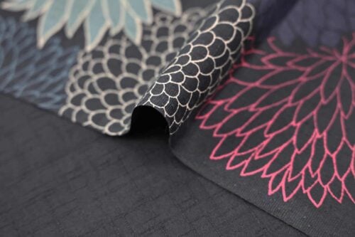 Tissu Japonais Chrysanthèmes en éclat fond bleu. Japanese fabric