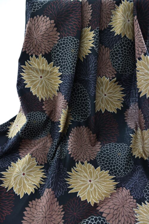 Tissu Japonais Chrysanthèmes en éclat fond noir. Japanese fabric