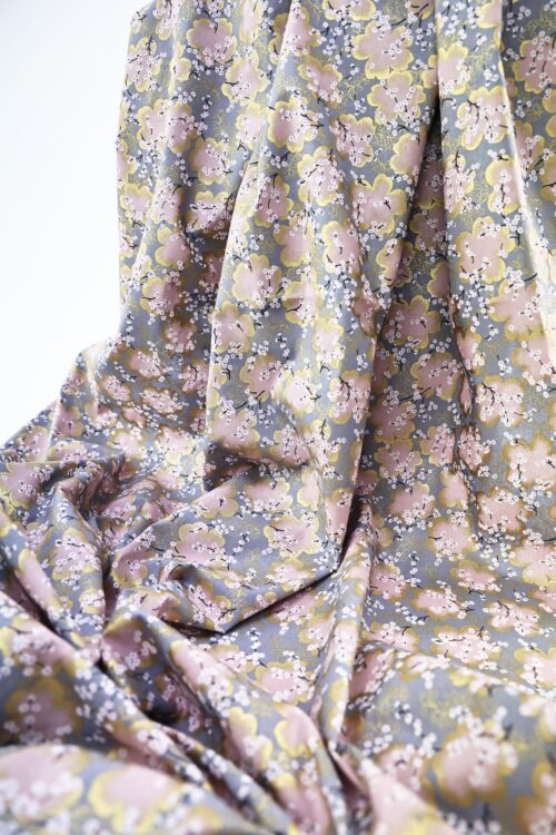 Tissu Japonais Ume rose doré fond gris. Japanese fabric