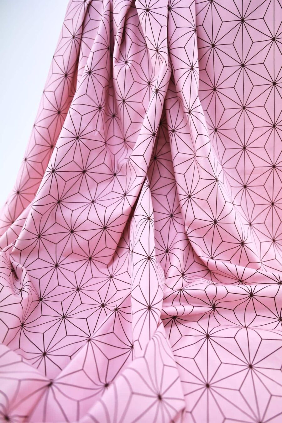 Tissu manga Japonais Asanoha fond rose. Nezuko fabric. Japanese Fabric