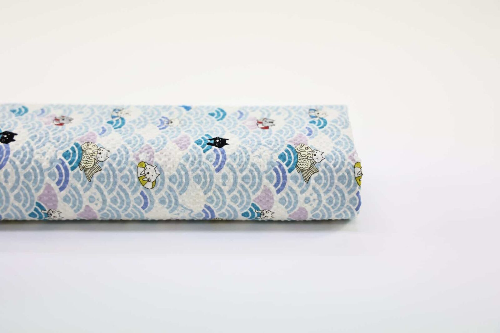 Tissu seersucker Japonais Neko Seigaiha kawaii. Japanese fabric