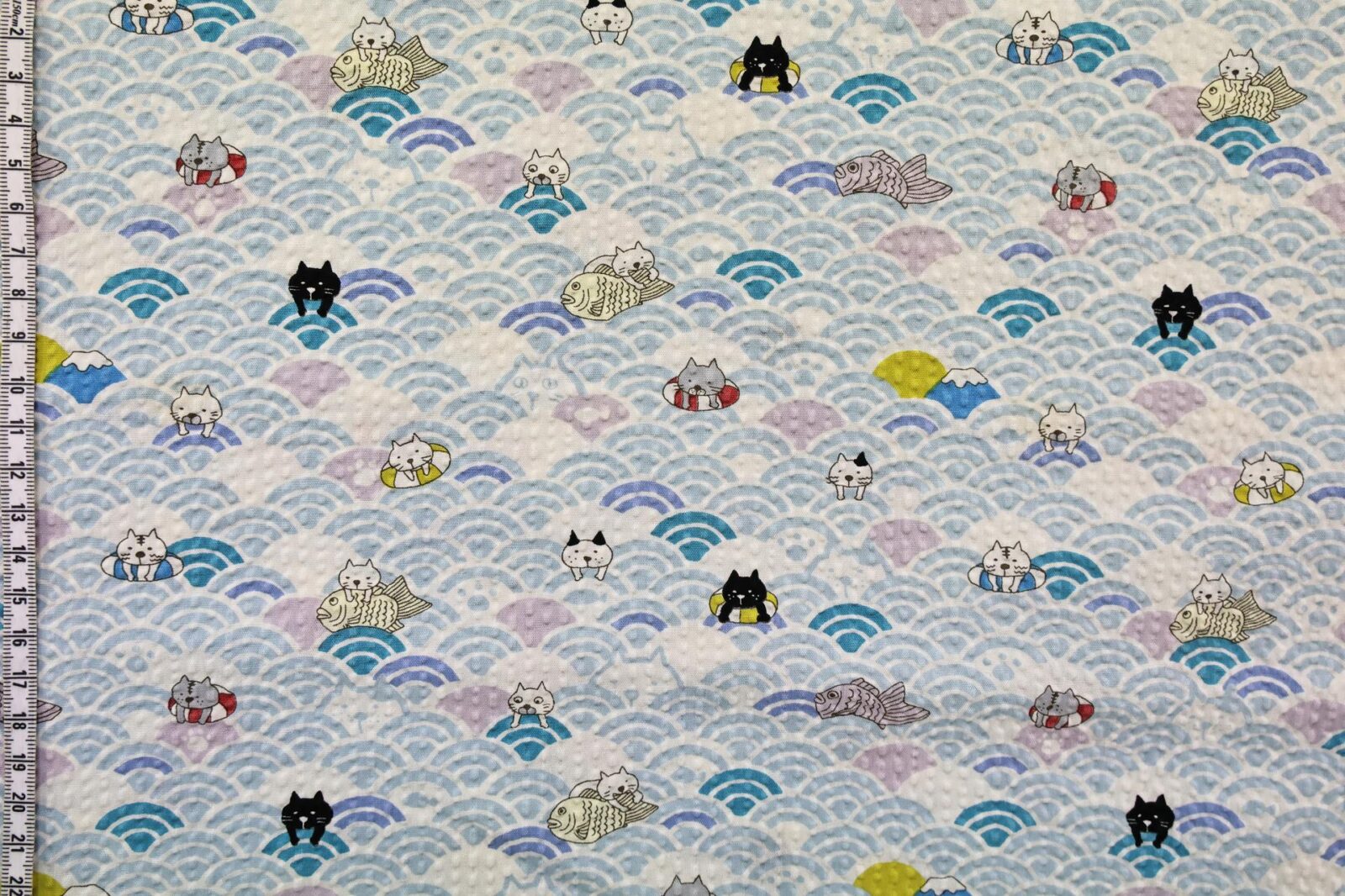 Tissu seersucker Japonais Neko Seigaiha kawaii. Japanese fabric