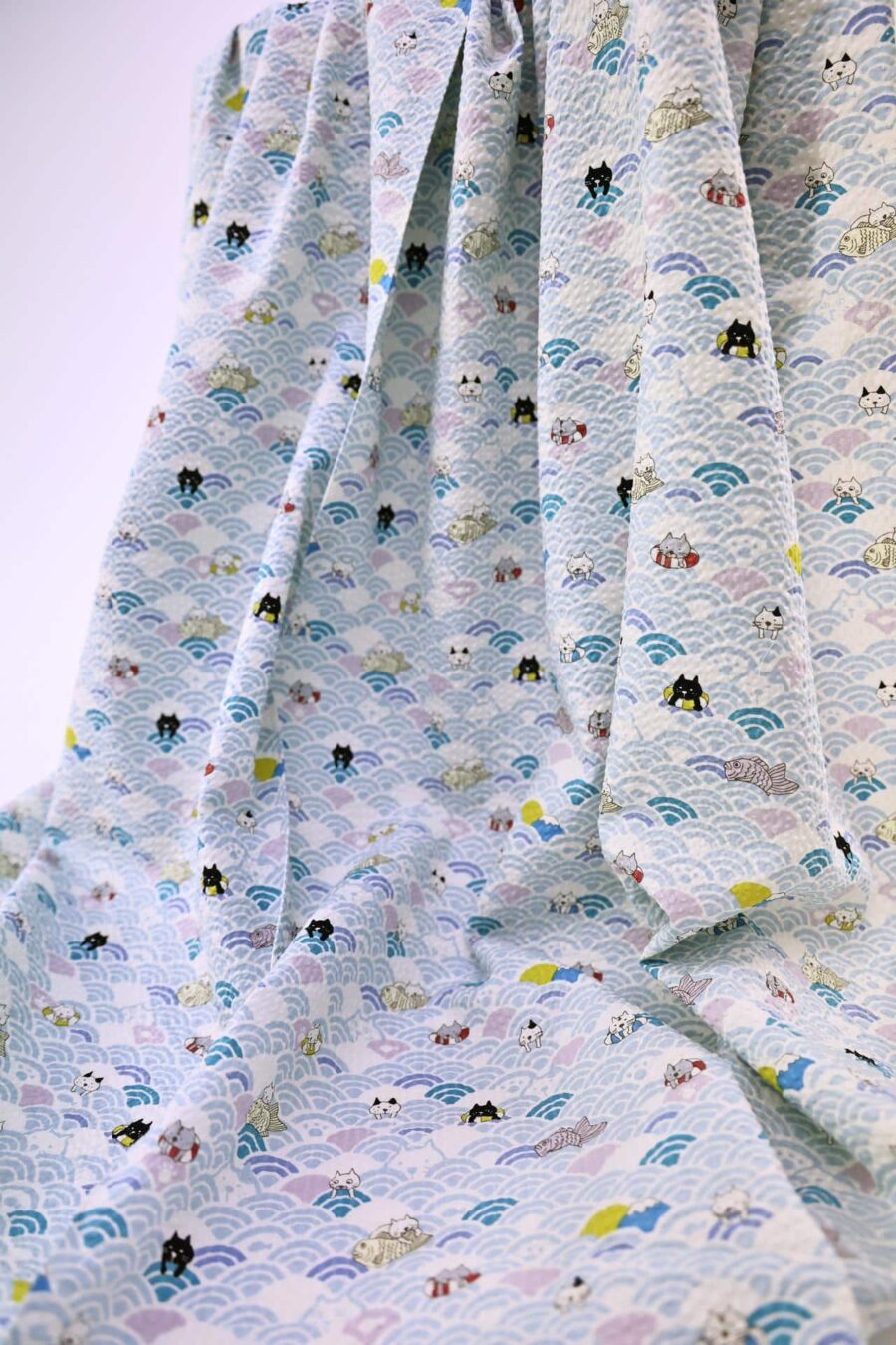Tissu seersucker Japonais Neko Seigaiha kawaii. Japanese fabric