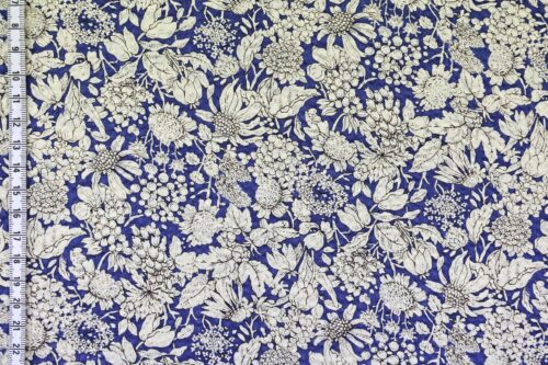 Tissu seersucker fleurie type liberty fond bleu. Japanese fabric. Japanese fabrics