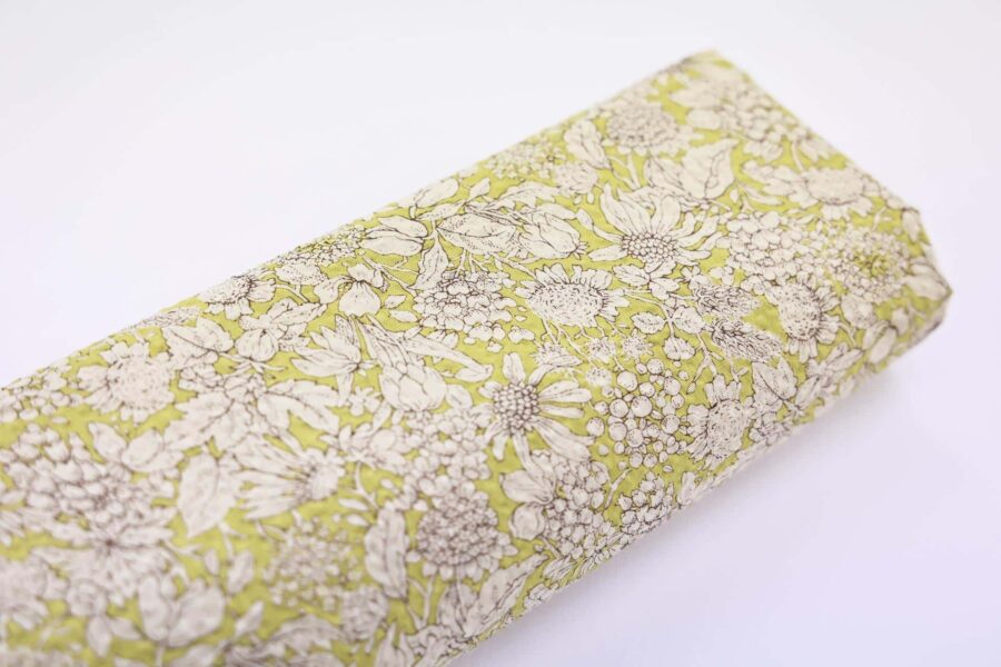 Tissu seersucker fleurie type liberty fond jaune. Japanese fabric