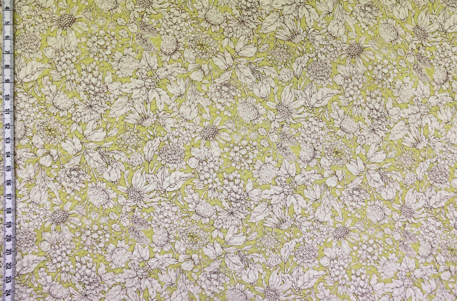 Tissu seersucker fleurie type liberty fond jaune. Japanese fabric