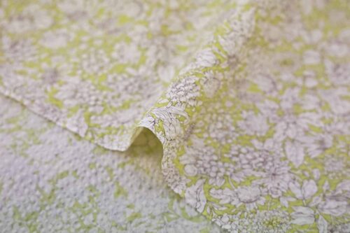 Tissu seersucker fleurie type liberty fond jaune. Japanese fabric