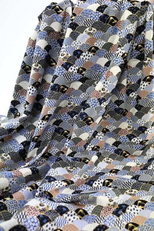 Tissu vagues multi motifs bleu noir gris. Fabric waves multi-patterned in blue, black, and gray. Japanese fabric