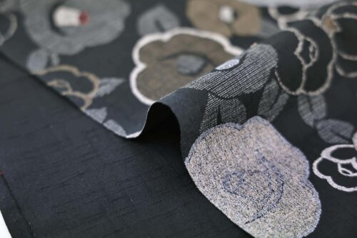 Coton dobby Japonais floral Tsubaki marron. Japanese fabrics