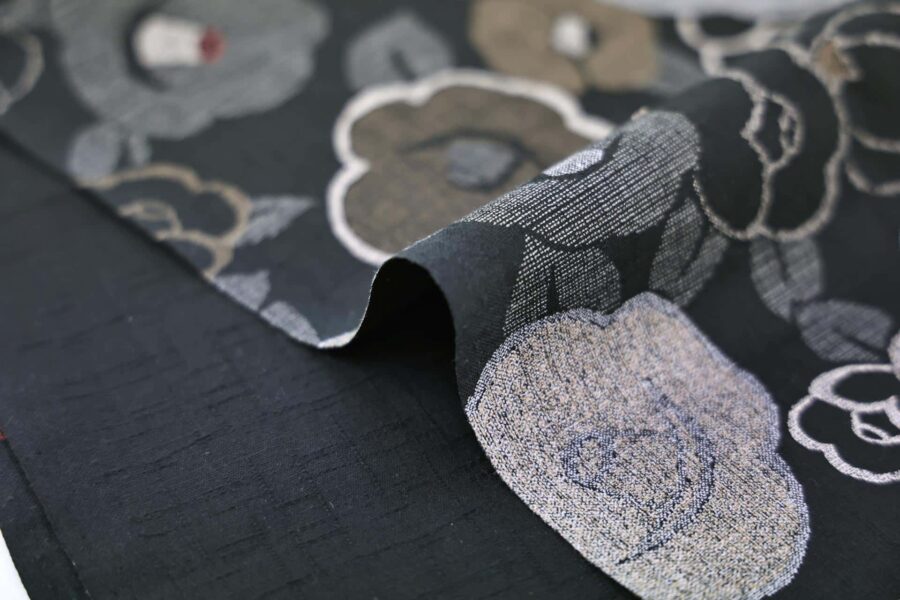 Coton dobby Japonais floral Tsubaki marron. Japanese fabrics