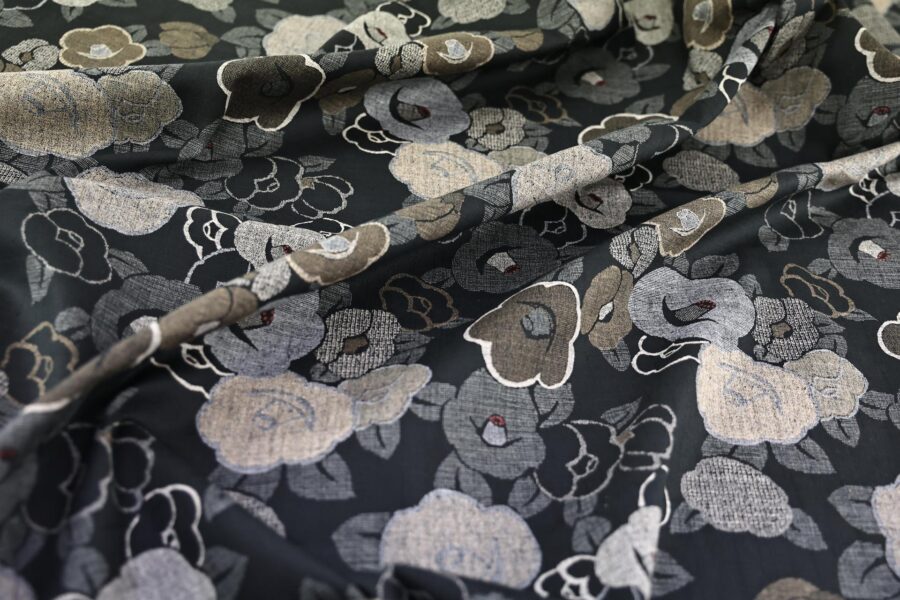 Coton dobby Japonais floral Tsubaki marron. Japanese fabrics