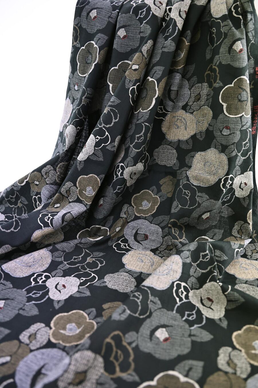 Coton dobby Japonais floral Tsubaki marron. Japanese fabrics