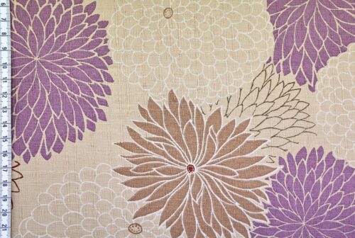 Tissu Japonais Chrysanthèmes en éclat fond beige. Japanese fabric. Kobayashi fabric