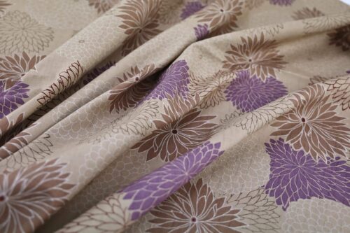 Tissu Japonais Chrysanthèmes en éclat fond beige. Japanese fabric. Kobayashi fabric