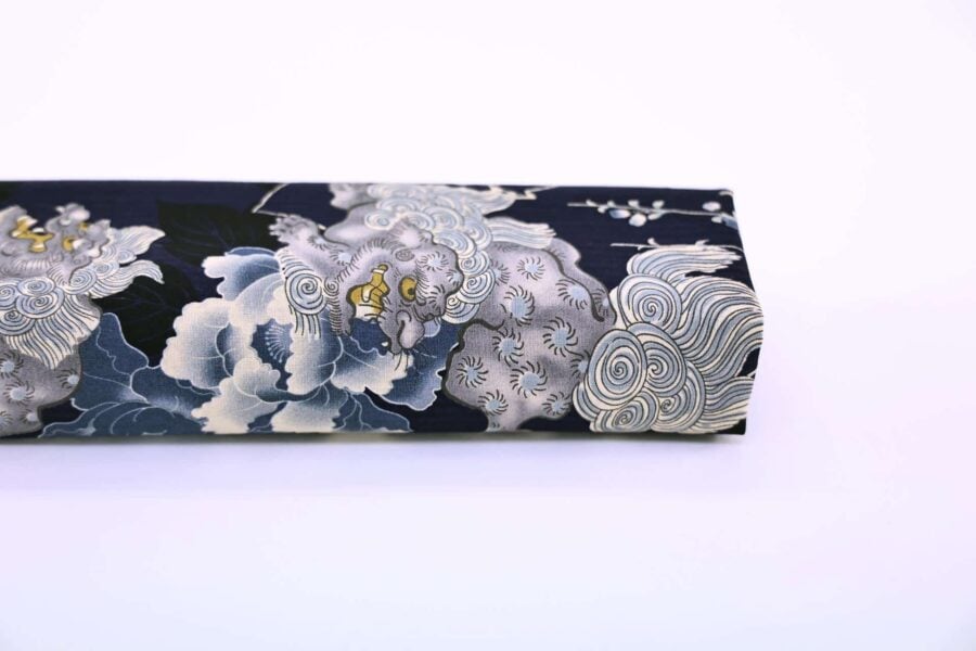 Tissu Japonais Komainu de Kokka fond bleu. Japanese fabric