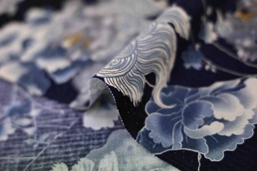 Tissu Japonais Komainu de Kokka fond bleu. Japanese fabric